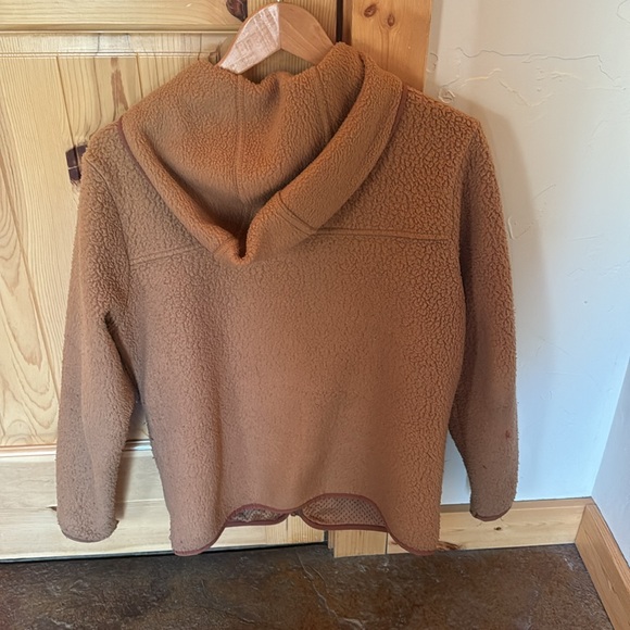 Patagonia women’s retro pile hoody - Picture 2 of 4